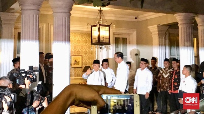 Jokowi dijadwalkan akan memberikan keterangan terkait sidang putusan Mahkamah Konstitusi.