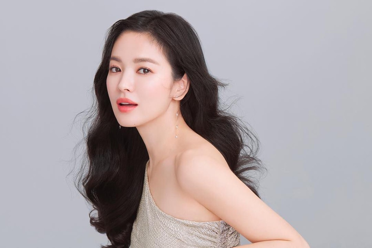 Song Hye Kyo adalah salah satu artis cantik Korea yang memikat banyak orang dengan pesonanya&period; Kecantikannya diakui publik&period; 