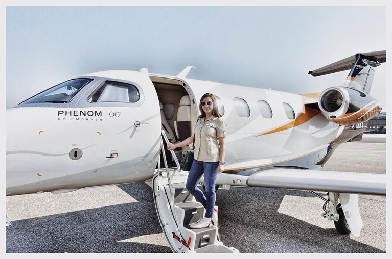 Maia Estianty dan Irwan Mussry berlibur di Italia menggunakan jet pribadi. Insertlive sajikan potret kemesraannya untuk Insertizen: