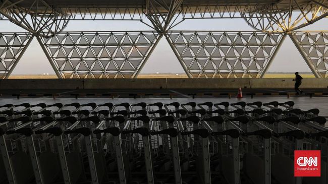 Membedah Jarak dan Biaya Perjalanan Menuju Bandara Kertajati Perbedaan jarak tempuh Bandara Husein Sastranegara dan Bandara Kertajati yang mencapai 165 Km bisa jadi perkara bagi masyarakat Bandung.