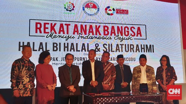 Di hadapan pengurus Presidium Alumni 212, Menhan Ryamizard meminta tak ada lagi kubu 01 atau 02 setelah pilpres 2019 selesai.