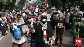 Polisi Minta Massa di MK Bubarkan Diri Usai Pukul 18.00 WIB