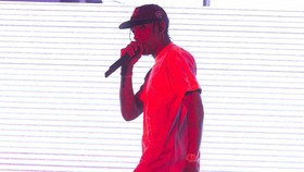 Penonton Gugat Travis Scott Soal Kericuhan Festival Astroworld