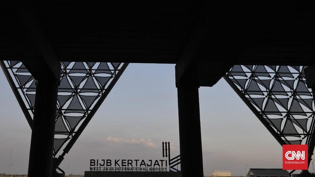 Sebanyak dua pesawat asing terparkir di Bandara Kertajati, Jawa Barat. Mereka diperkirakan parkir sudah lebih dari setahun.