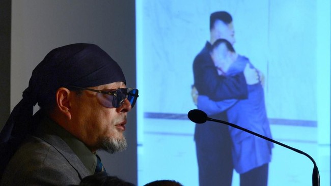 Korut dilaporkan menahan Kenji Fujimoto, mantan koki sushi keluarga pemimpin tertinggi, Kim Jong-un, yang melayaninya lebih dari satu dekade hingga 2001 lalu.