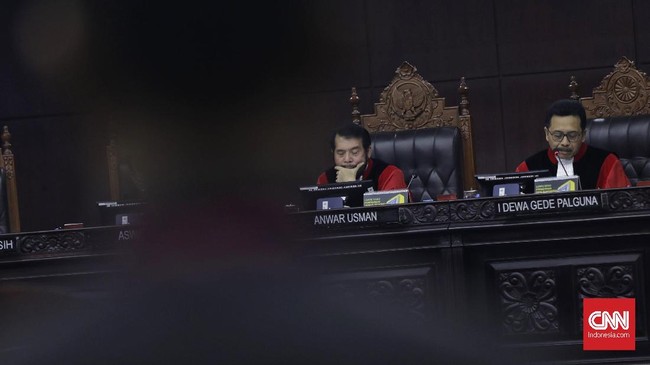 MK menilai kubu Prabowo justru seolah ingin membebankan MK untuk melakukan pembuktian berapa angka pasti TPS yang memberi raihan suara 0 untuk Prabowo.