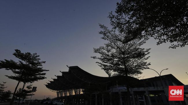Dirut soal Bandara Kertajati Sepi: Dahsyat 5-10 Tahun Lagi Dirut Bandara Internasional Jawa Barat (BIJB) Kertajati Salahudin Rafi meyakini jumlah penumpang di bandaranya akan meningkat tinggi pada 5-10 tahun mendatang.