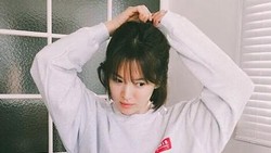 Gaya Imut Song Hye Kyo, Calon Janda Song Joong Ki yang Awet Muda