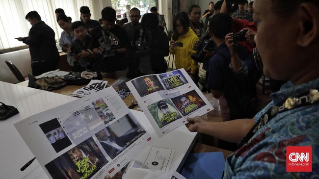 Polsek Tanjung Duren, Jakarta Barat, menangkap perekam dan penyebar video hoaks orang pingsan diduga karena terpapar virus corona.