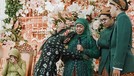 Potret manis dari pernikahan putri sulung Gubernur Jawa Timur Khofifah&comma; Patimasang atau Ima&comma; dengan Fadil Wirawan&period;
