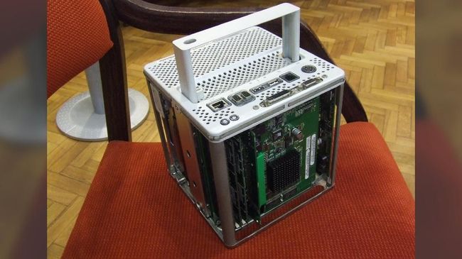 Mac G4 Cube, Komputer Kubus Besutan Steve Jobs 20 Tahun Lalu Power Mac G4 Cube sempat dibanggakan mendiang CEO Apple Steve Jobs, namun usianya tidak sempat genap satu tahun.