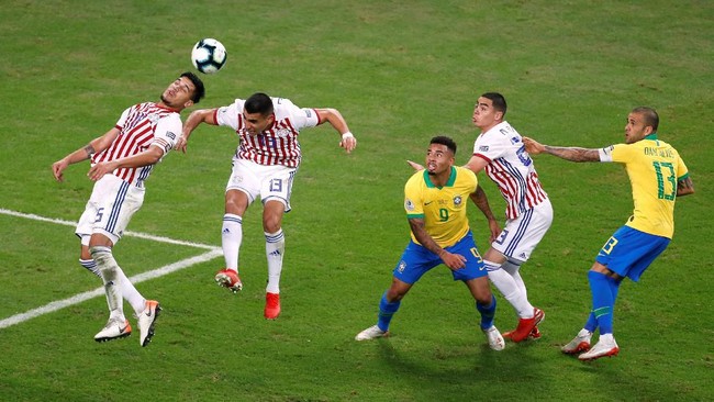 Timnas Brasil ke semifinal Copa America 2019 setelah menang lewat adu penalti 4-3 atas Paraguay di Stadion Do Gremio, Porto Alegre, Jumat (28/6) pagi WIB.