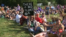 VIDEO: Unjuk Rasa Penonton Glastonbury Lawan Perubahan Iklim