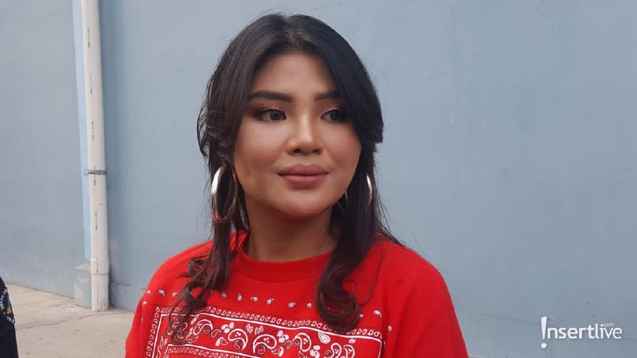 Meldi memilih meninggalkan acara saat harus satu panggung dengan Nikita Mirzani.