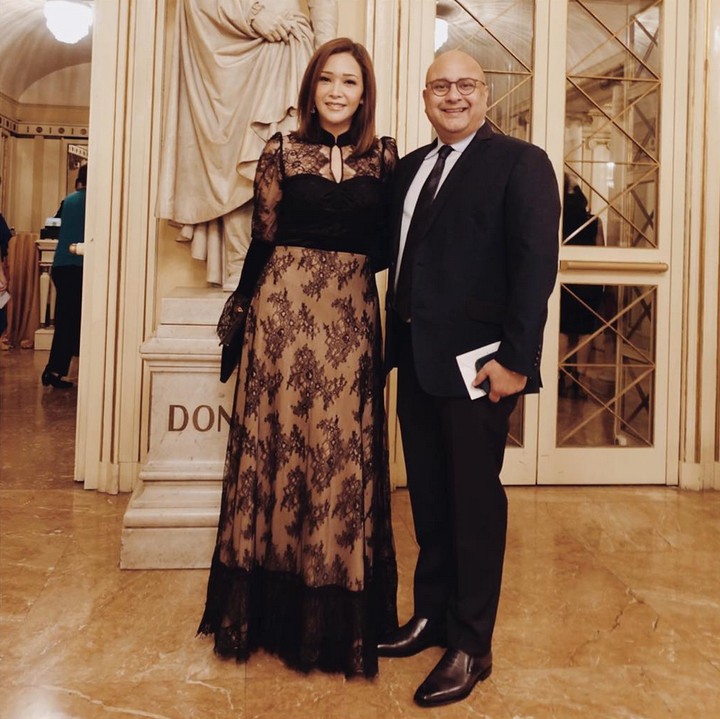 <p>Penampilan Maia dan Irwan saat menghadiri pertunjukan Vienna Philharmonic Orchestra, yang dengan konduktor penyanyi seriosa legendaris Plácido Domingo. (Foto: Instagram @maiaestiantyreal)</p>