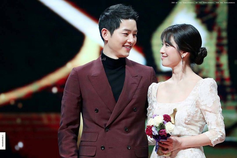 Melihat kembali kemesraan Song Song Couple, Song Hye Kyo dan Song Joong Ki yang akan segera bercerai.