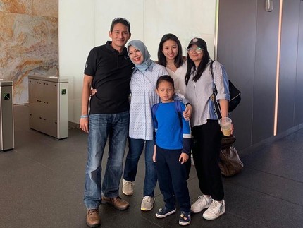 Pelukan Anak dan Istri Jadi Kado Ultah ke-50 Sandiaga Uno