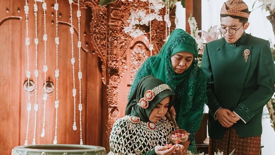 Putri sulung Gubernur Jawa Timur Khofifah, Patimasang atau Ima, menikah pada hari ini Jumat (28/6).
