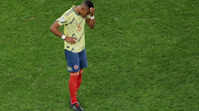 Pemain Kolombia yang gagal mencetak gol dalam adu penalti di laga perempat final Copa America melawan Chile, William Tesillo, mendapat ancaman pembunuhan.