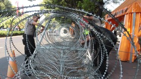 Polisi Lakukan Rekayasa Lalu Lintas di Depan Gedung KPU