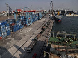 Neraca Dagang RI Diramal Surplus US$ 2 Miliar