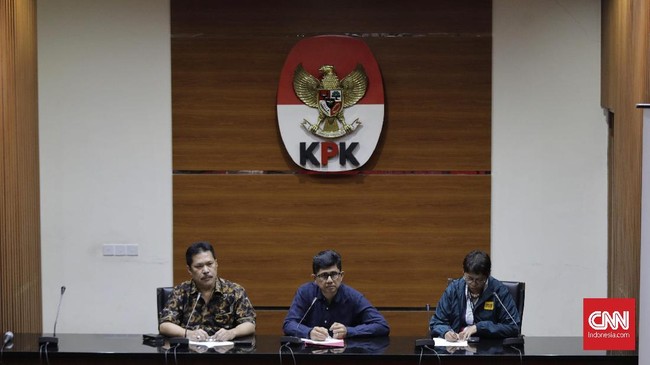KPK akhirnya menahan Asisten Bidang Tindak Pidana Umum (Aspidum) Kejaksaan Tinggi DKI Jakarta, Agus Winoto, selama 20 hari ke depan.