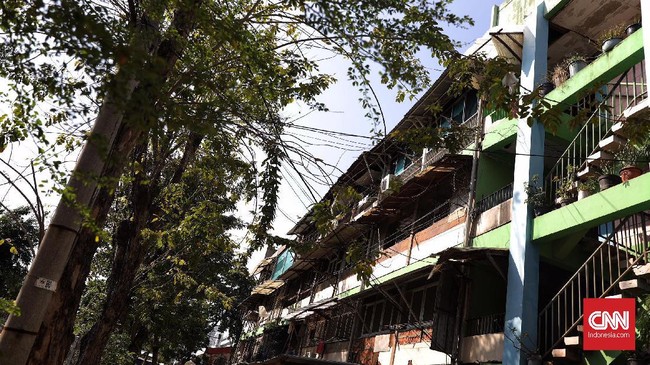 Seorang anak meninggal dunia lantaran tercebur dalam kubangan air dan tersetrum aliran listrik di Rusun Penjaringan, Jakarta Utara.