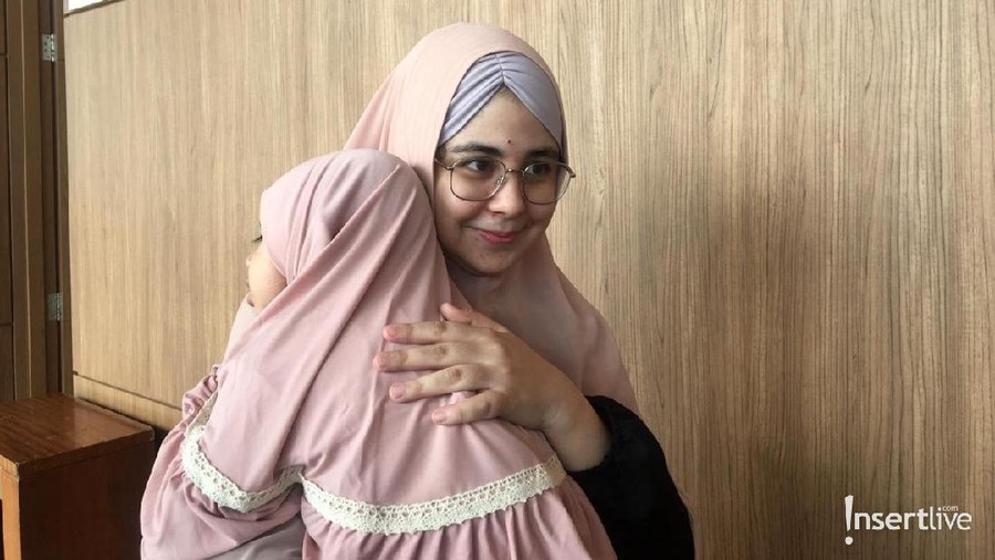 Risty Tagor masih enggan berbagi siapa sosok pria yang kini telah menjadi suaminya.