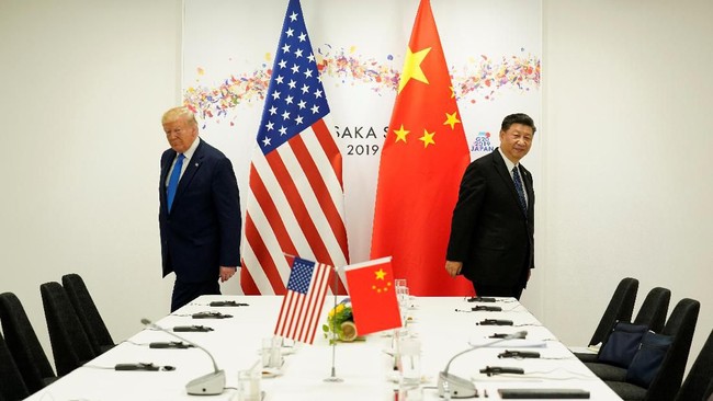 Ketegangan perang dagang antara Amerika Serikat (AS) dan China selama setahun terakhir meningkat secara dramatis pada Agustus 2019.
