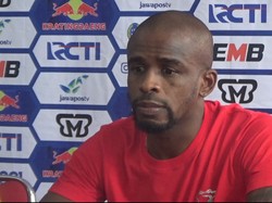 Greg Nwokolo Ogah Ambil Pusing soal Pemotongan Gaji