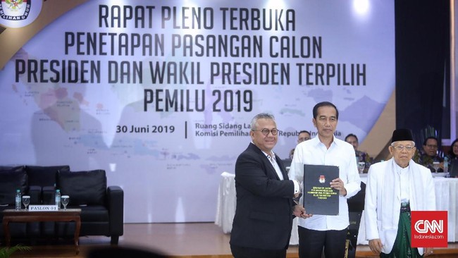 Pasangan Calon Presiden dan Calon Wakil Presiden nomor urut 01 Joko Widodo dan K.H. Ma'ruf Amin saat menghadiri penetapan pemenang pemilu pilpres 2019 di gedung KPU, Jakarta, 30 Juni 2019. CNN Indonesia/Hesti Rika