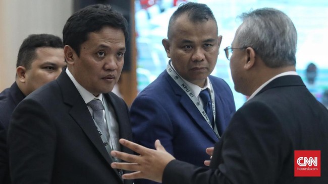MKD DPR beri sanksi Anggota Komisi VII DPR asal Gerindra Ramson Siagian yang sempat curhat kesulitan mendapatkan 'sedekah sarung' dari PT Pertamina.