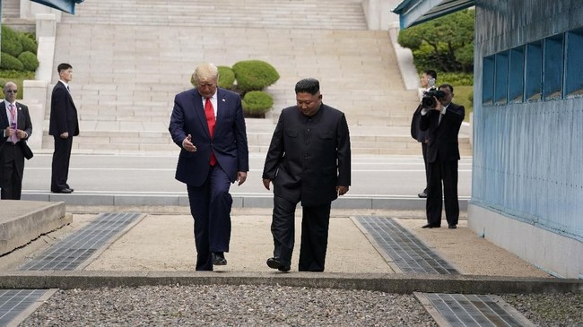 Korsel berharap pertemuan Trump dan Kim Jong-un berlanjut dengan perundingan denuklirisasi dan pencabutan sanksi.