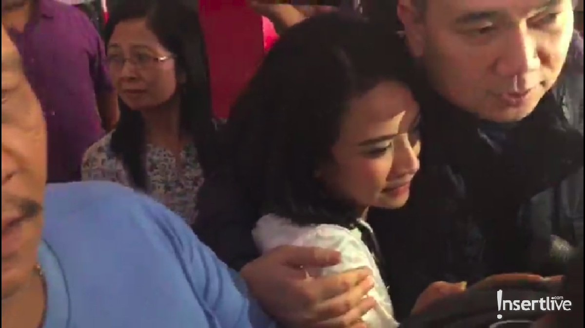 Momen detik-detik Vanessa Angel keluar dari penjara&period;