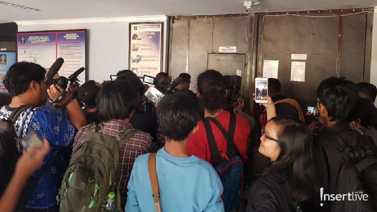 Momen detik-detik Vanessa Angel keluar dari penjara&period;