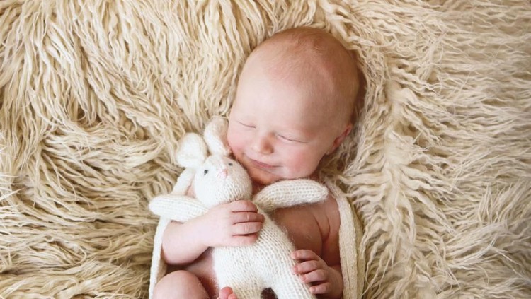 Ingin memberikan nama bayi laki-laki dengan makna pertanda baik? Intip deretan nama berikut ya, Bun.