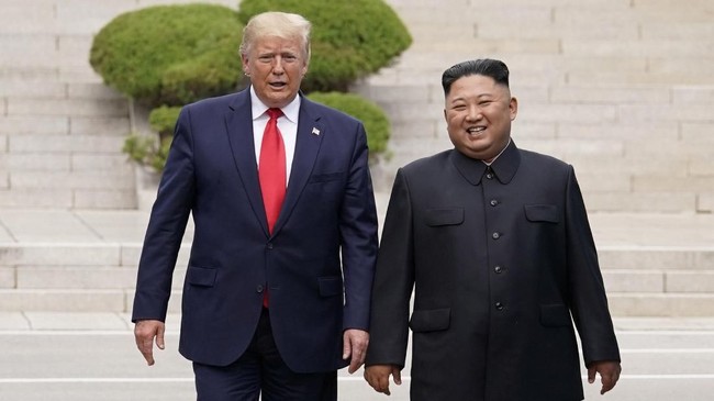 Pemimpin tertinggi Korea Utara Kim Jong-un mengundang Presiden Amerika Serikat Donald Trump untuk mengunjungi Pyongyang lewat sepucuk surat.