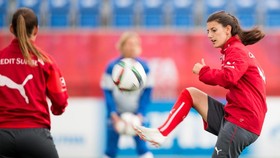 Pesepakbola Wanita Swiss Florijana Ismaili Tewas di Danau