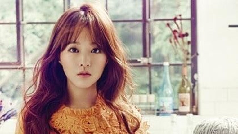 Drama Strong Girl Do Bong Soon yang tayang di Trans TV, diperankan oleh Park Bo Young. Berikut ini deretan foto penampilan cantik Park Bo Young.