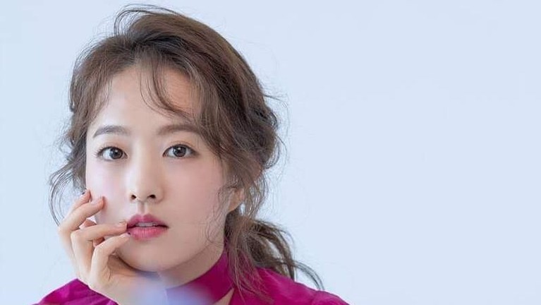 Drama Strong Girl Do Bong Soon yang tayang di Trans TV, diperankan oleh Park Bo Young. Berikut ini deretan foto penampilan cantik Park Bo Young.