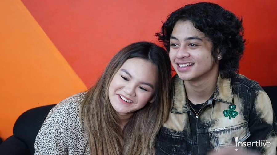 Bastian Steel menceritakan kejadian lucu saat berusaha romantis pada Shafa. 