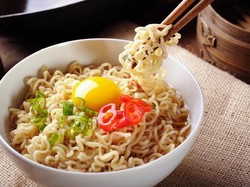 Kenapa Mie Instan Tetap Laris Meski Sering Disebut Tak Sehat?