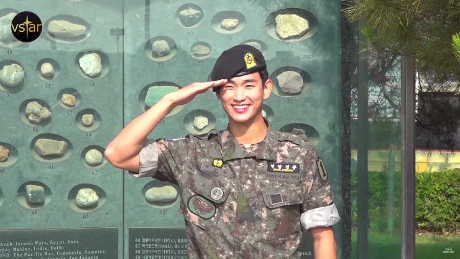 Kim Soo Hyun keuar wajib militer hari ini, Senin 1 Juli 2019.