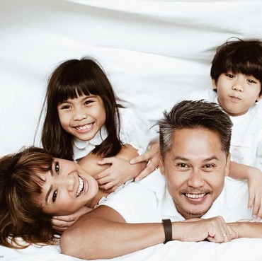 Sembuh dari Covid-19, Nirina Bahagia & Terharu Bisa Kembali Peluk Anak