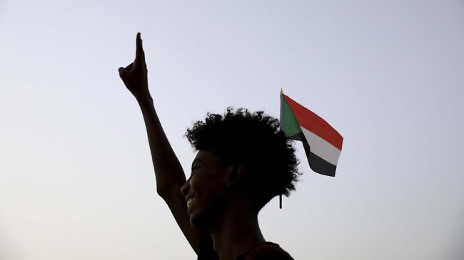 Gejolak konflik di Sudan berakhir dengan penandatanganan kesepakatan Dewan Militer dan kelompok pengunjuk rasa pada Sabtu (17/8) lalu.