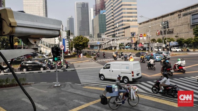 Kamera tilang elektronik atau ETLE dapat menindak pelanggaran seperti melanggar rambu, mengemudi sambil main ponsel, motor berbonceng tiga, dan lainnya.