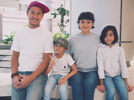 Trik Nirina Zubir Bantu Anak Percaya Diri Sebelum ke Sekolah
