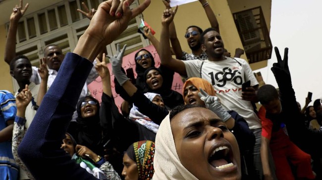 Kelompok sipil dan militer Sudan meneken kesepakatan pembagian kekuasaan, setelah sempat berselisih selama beberapa waktu.