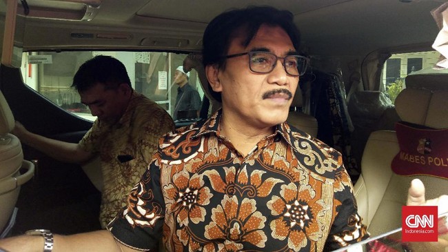 Adhyaksa Dault mendatangi rumah Ketua DPRD DKI dan membicarakan soal kursi Wagub DKI yang masih kosong serta rencana pemindahan ibu kota RI dari Jakarta.