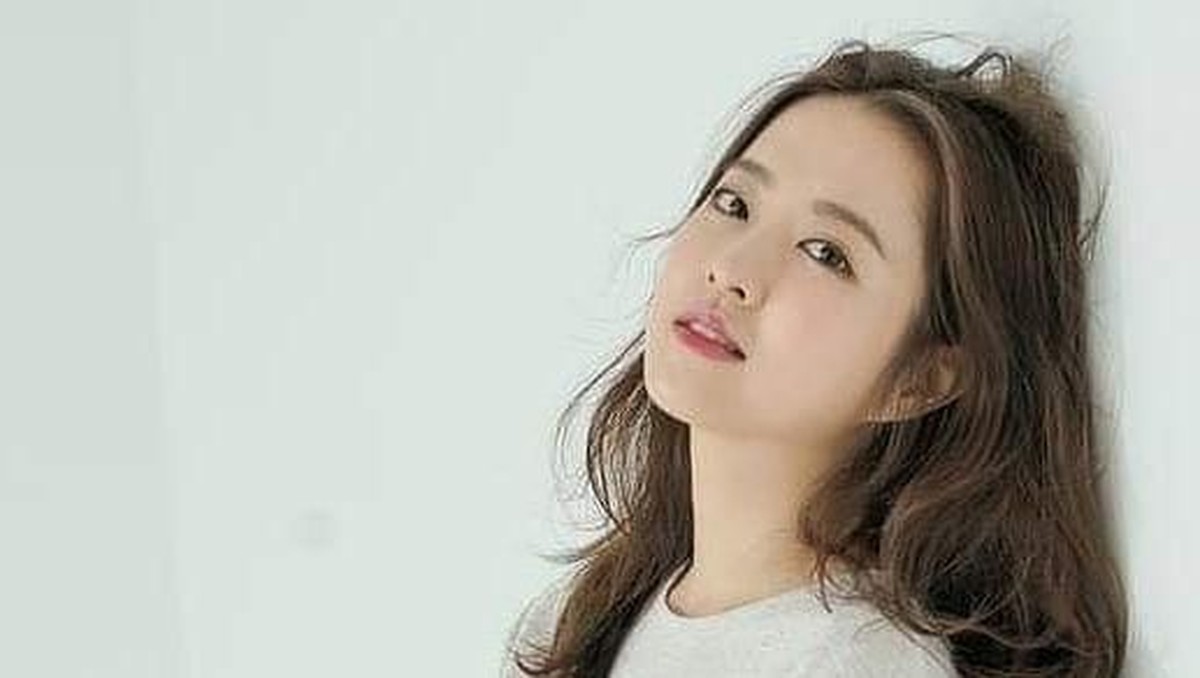 Drama Strong Girl Do Bong Soon yang tayang di Trans TV&comma; diperankan oleh Park Bo Young&period; Berikut ini deretan foto penampilan cantik Park Bo Young&period;